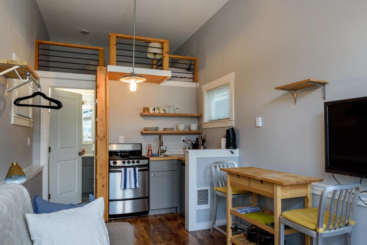 Tiny House By Kabino Mini Modern Tiny Home Heart Of Green Lake Pet Friendly Wifi Loft Up Ladder Plus Sleeper Sofa Seattle Exterior photo