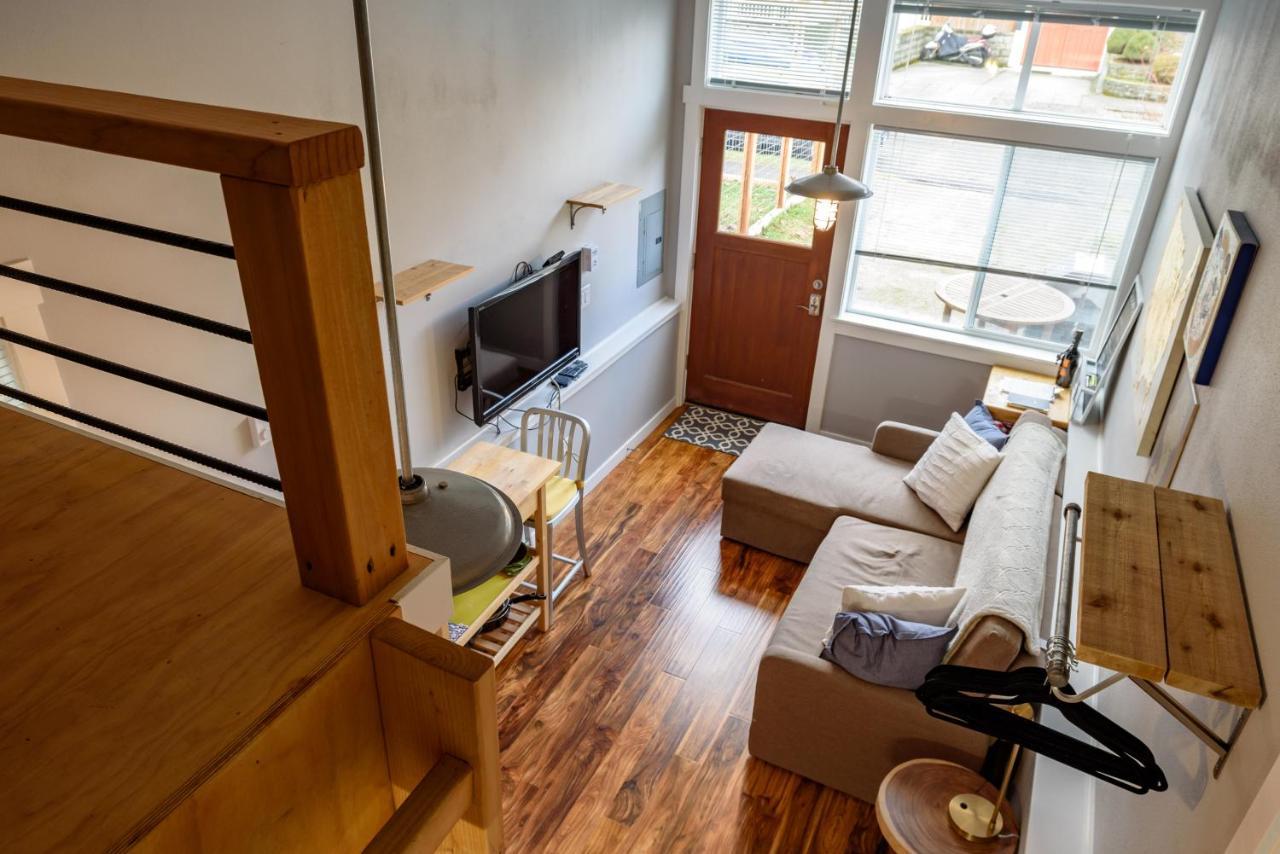 Tiny House By Kabino Mini Modern Tiny Home Heart Of Green Lake Pet Friendly Wifi Loft Up Ladder Plus Sleeper Sofa Seattle Exterior photo