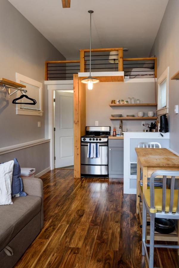 Tiny House By Kabino Mini Modern Tiny Home Heart Of Green Lake Pet Friendly Wifi Loft Up Ladder Plus Sleeper Sofa Seattle Exterior photo